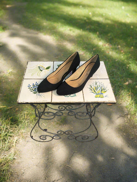 SHORT HEELS ( SIZE 9.5 WW)
