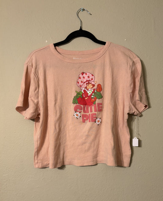 SSTRAWBERRY SHORTCAKE PINK CROPPED TEE SIZE 2X | PLUS SIZE THRIFTED GRAPHIC TOP